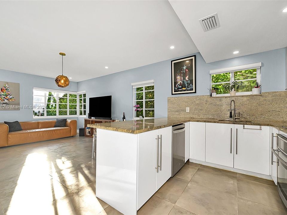 1st image of 1061 Michigan Ave APT 1