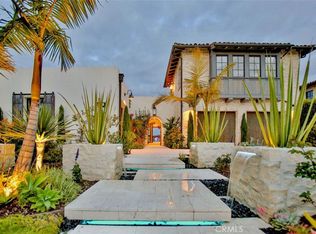 2 Blue Shr, Newport Beach, CA 92657