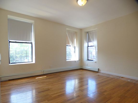 4th image of 67 Underhill Ave #2