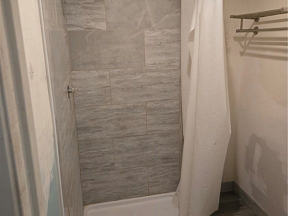 3rd image of 149 W 6th St APT 51