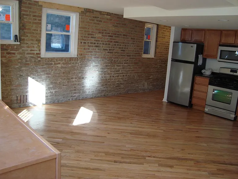 2513 N Southport Ave #A — Photo 1