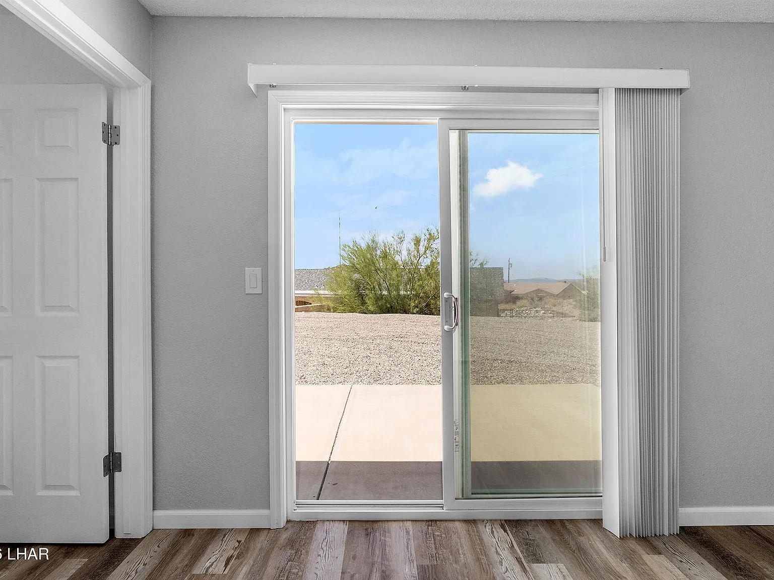 3 bed, 2.0 bath, 1130 sqft, $2,300 — Photo 3