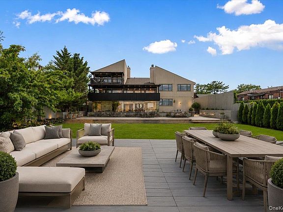 2nd image of 15443 Riverside Drive