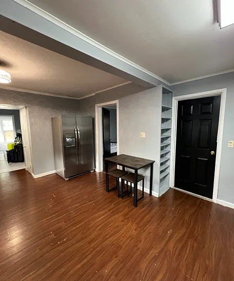 1112 E Colvin St #1 — Photo 3