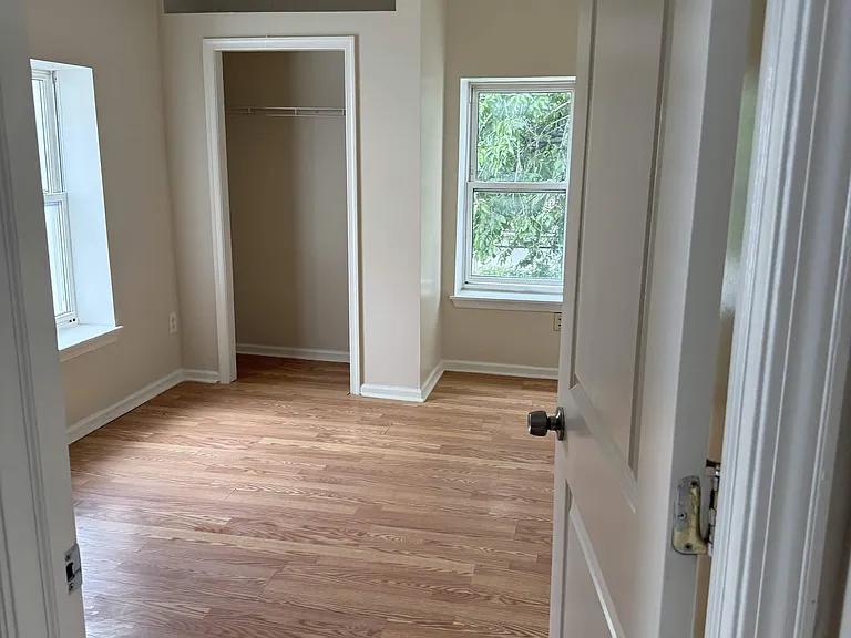 1118 Green St #2 — Photo 8