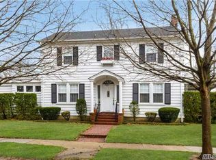 16 Childs Ave, Floral Park, NY 11001