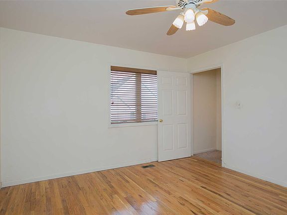 5th image of 221 Broadway