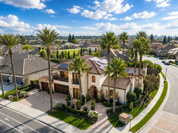 1639 E Clubhouse Dr, Fresno, CA 93730
