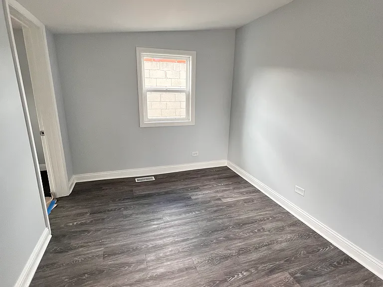 5707 W 87th St #2 — Photo 3