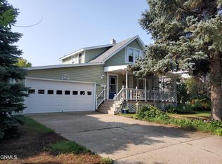 305 8th St SW, Jamestown, ND 58401
