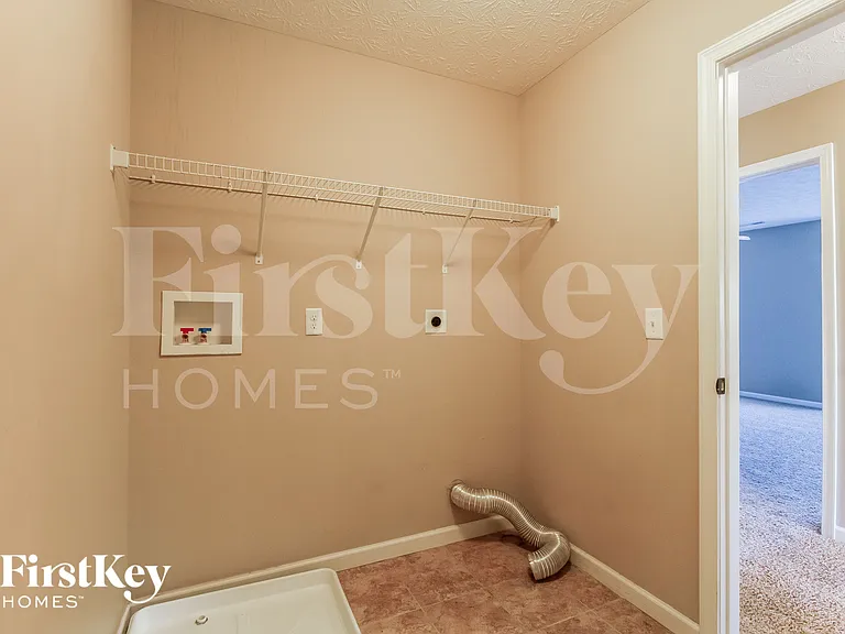 5312 Venetian Way — Photo 12