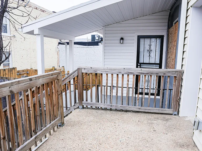 N Clinton St — Photo 22