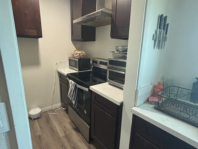 2772 W Bridgeport Ave — Photo 4