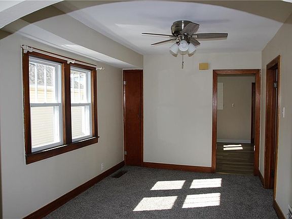 4th image of 162 Lyndale Ave