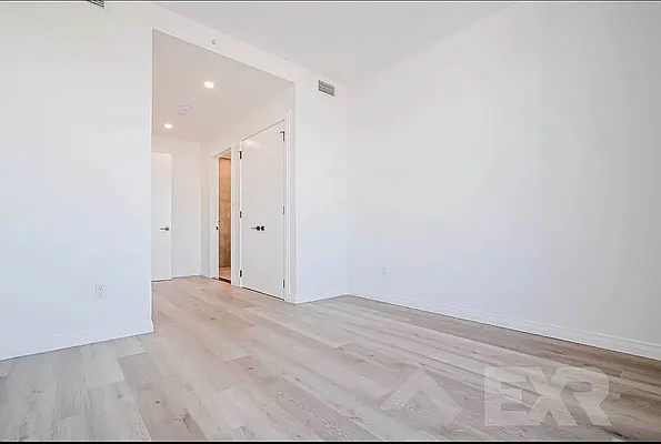 Rented by EXR | media 24