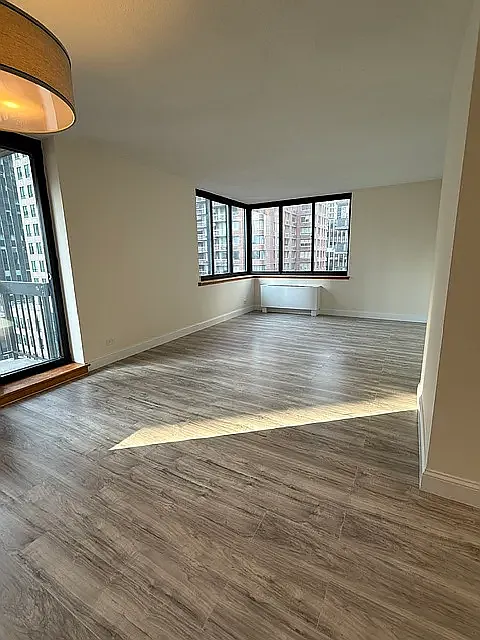 250 E 40th St #22B