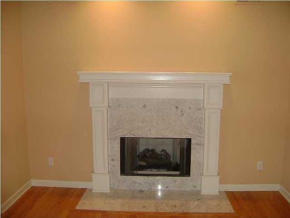 4th image of 6108 Amber Brook Dr