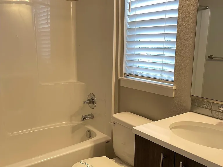 7624 SE Washington St — Photo 16