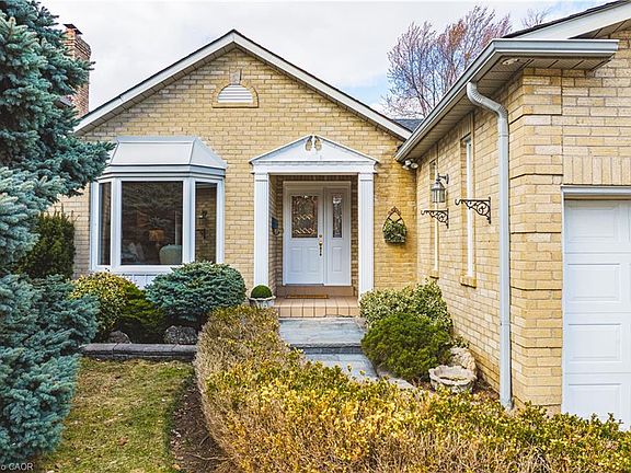 2nd image of 1595 Flamborough Cir