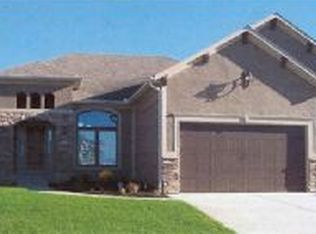 2911 NE Viewpark Pl, Lees Summit, MO 64086