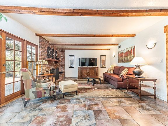5th image of 10344 Milwood Ave