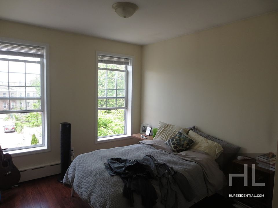 2nd image of 2120 21st St APT 3