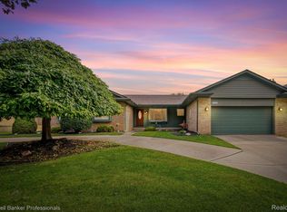 16520 Penn Dr, Livonia, MI 48154