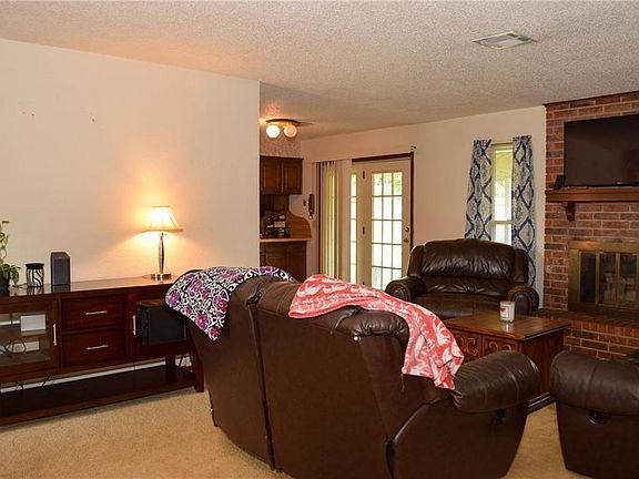 3rd image of 222 Choctaw Pl