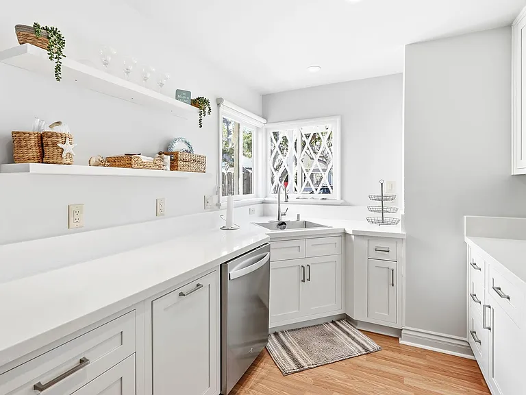2104 E Ocean Blvd — Photo 11