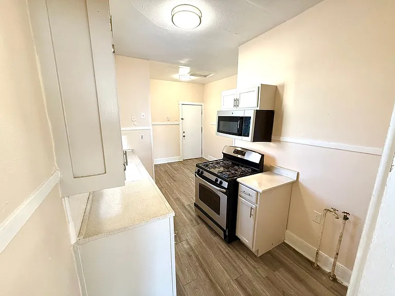 409 Canton St — Photo 10