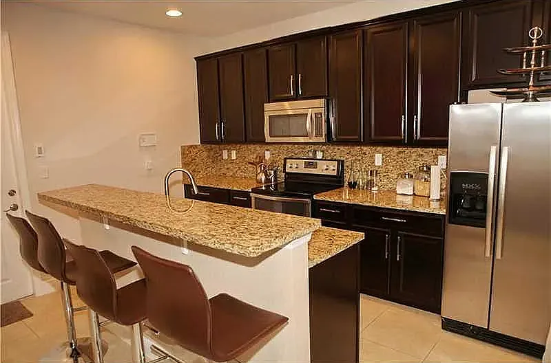 3 bed, 2241 sqft, $3,550 — Photo 2
