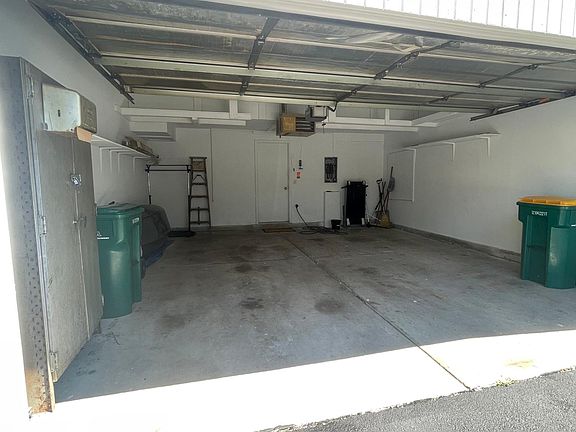 2nd image of 907 Lauren Ct