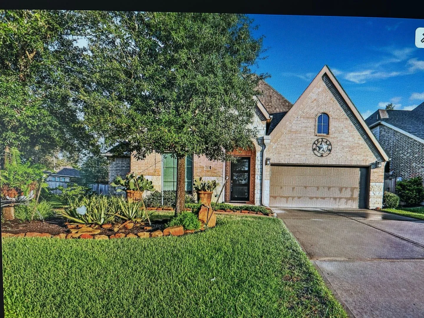 Stunning 4BR Perry House in New Caney — Photo 1