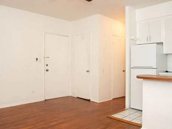 ENTRY WAY - AMAZING OAK FLOORS 
- kitchen with granite and restyled cabinets - nice bar for bar chairs - pantry