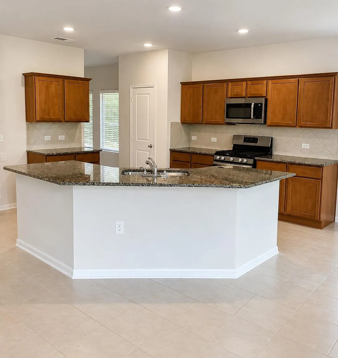 3 bed, 2.5 bath, 2184 sqft, $2,195 — Photo 4