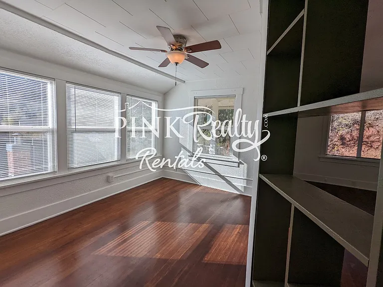 118 Lafayette Rd — Photo 12