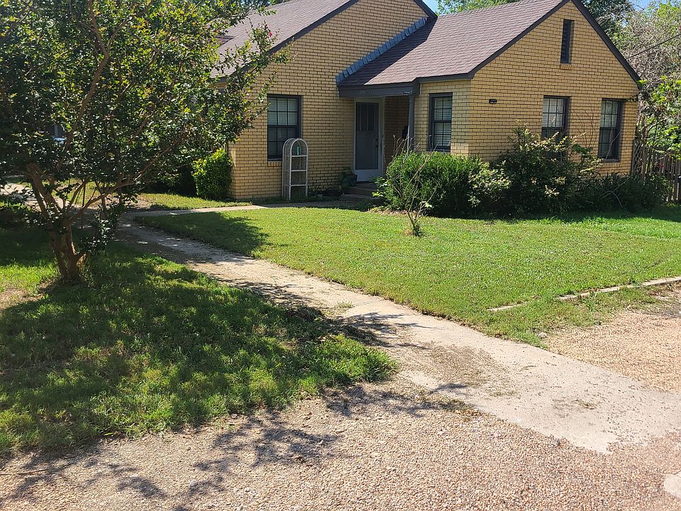 Entrance from driveway