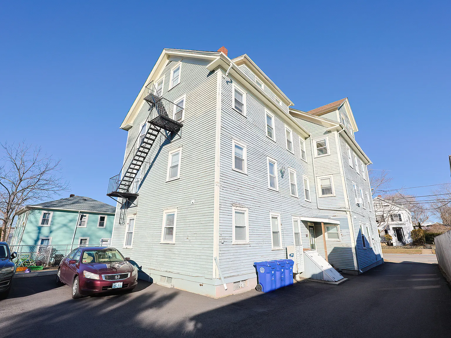 3 bed, 900 sqft, $2,000 — Photo 4