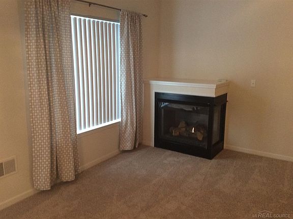 4th image of 2264 Monarch Dr