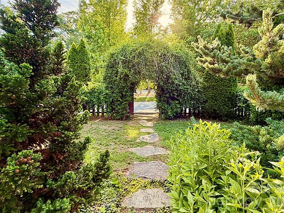3rd image of 14 Laurel Loop