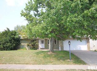 1921 Brentwood Dr, Washington, IL