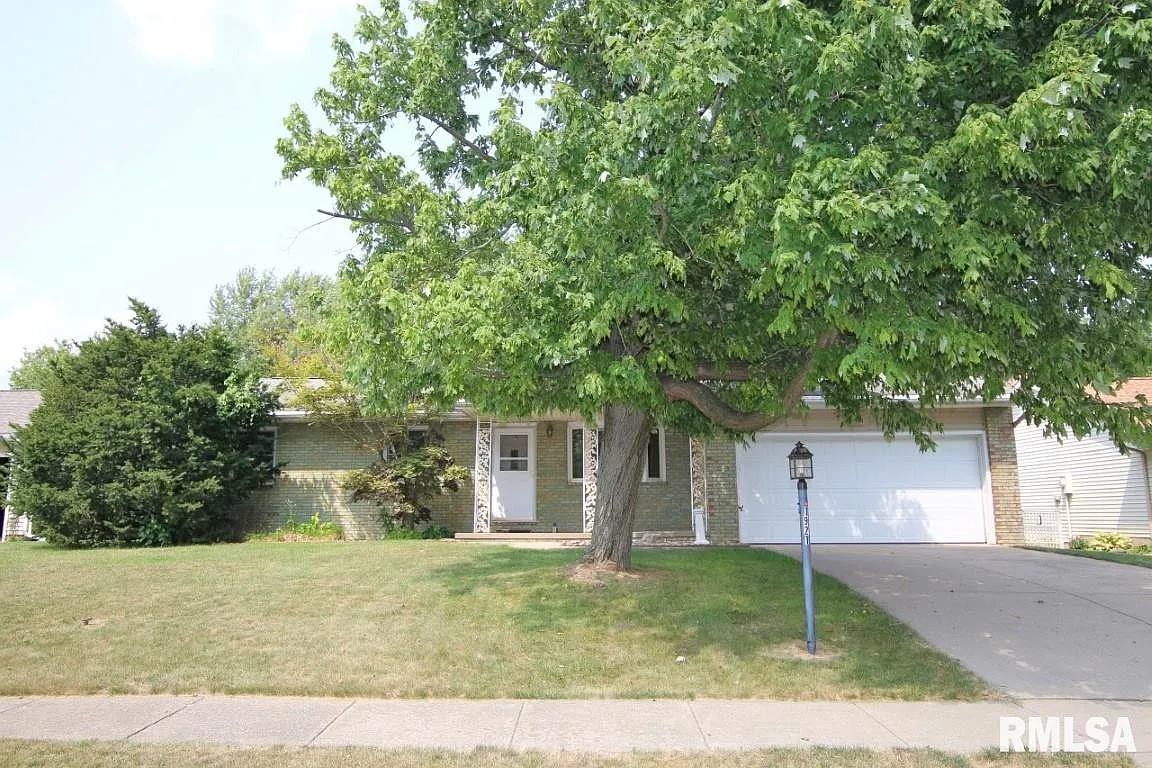 1921 Brentwood Dr photo 1
