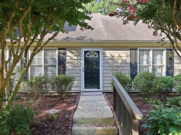 3rd image of 4 Crystal Oaks Ct