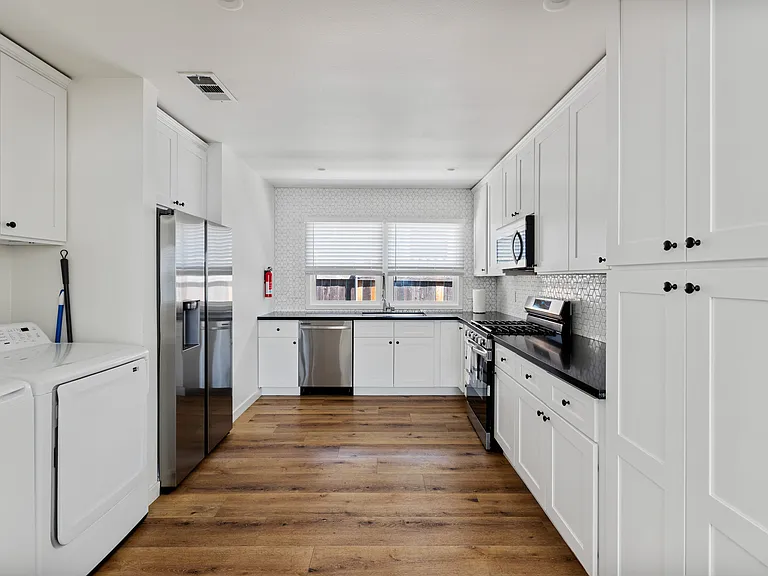 Spacious, fully equipped remodeled kitchen