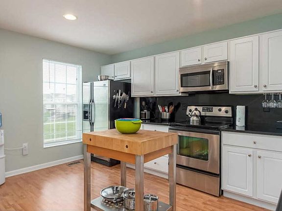 5th image of 5568 Rainbow Falls St