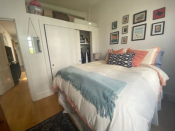 5th image of 249 E Houston St #4