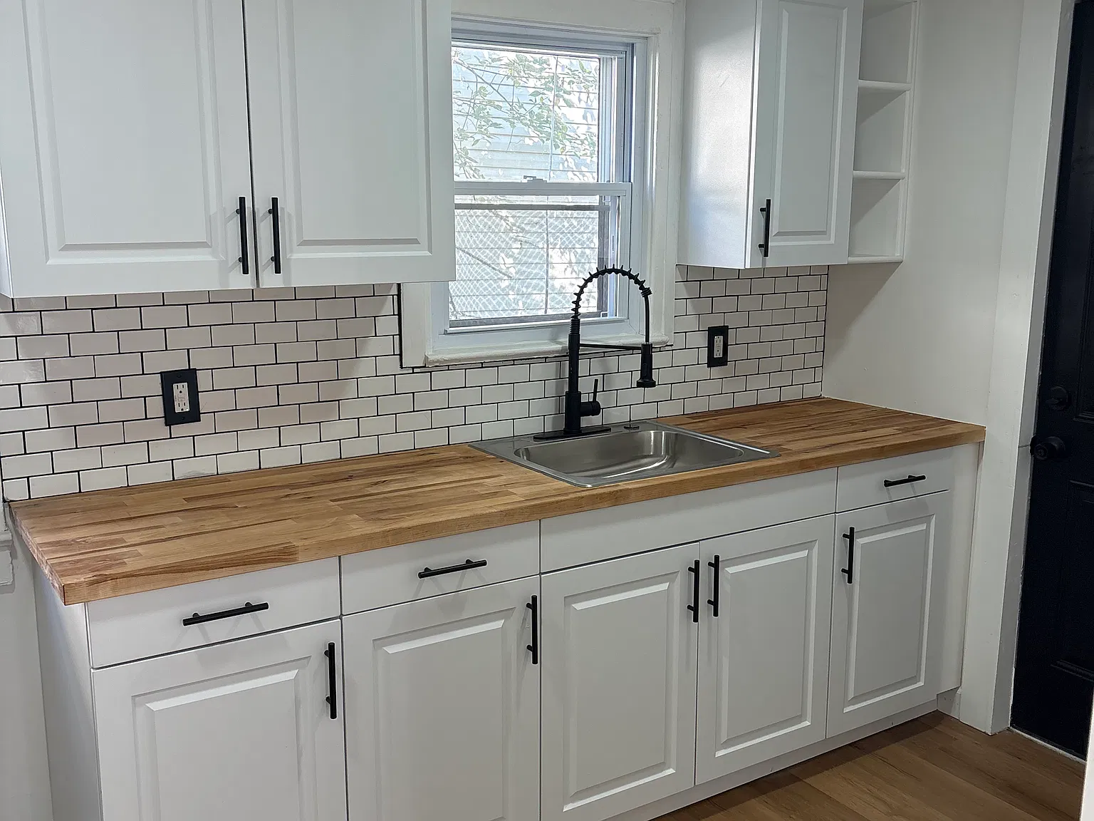 2 bed, 864 sqft, $1,200 — Photo 1