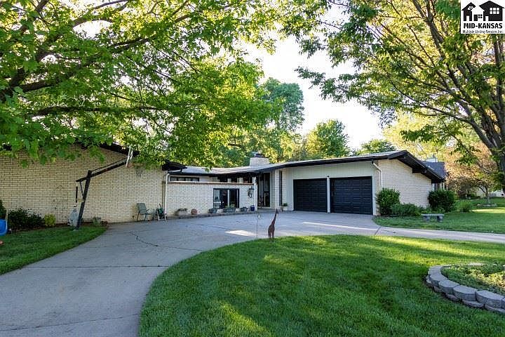 1st image of 8 Hilltop Dr