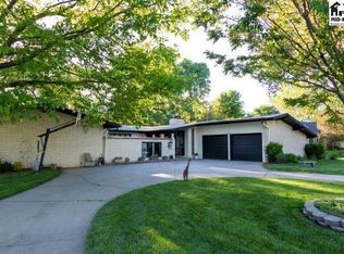 8 Hilltop Dr, Hutchinson, KS 67502