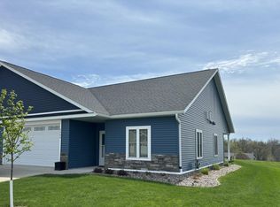 2404 Red Oak Rd, Decorah, IA 52101